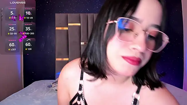 SweetAnya01 online show from November 12, 2025, 4:13 am