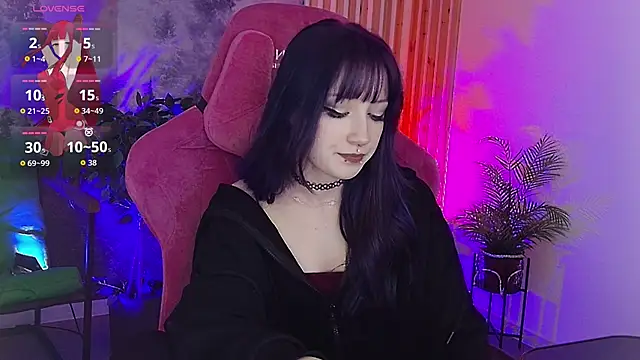 Snapshot of LiliLuna chatting on December 19, 2025, 2:02 pm LiliLuna online show from December 19, 2025, 2:02 pm