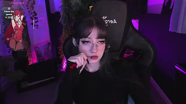 Snapshot of LiliLuna chatting on February 18, 2026, 4:03 pm LiliLuna online show from February 18, 2026, 4:03 pm