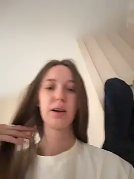 Snapshot of ElliRose chatting on February 24, 2026, 4:32 am ElliRose online show from February 24, 2026, 4:32 am