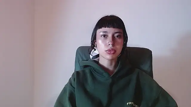 Snapshot of _mavis2 chatting on October 3, 2025, 7:55 pm mavis2 online show from October 3, 2025, 7:55 pm