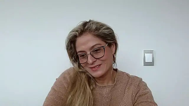 linda-mature43 online show from October 1, 2025, 4:35 pm