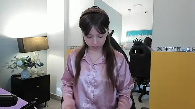 Snapshot of VioletaNova chatting on April 23, 2026, 12:29 pm VioletaNova online show from April 23, 2026, 12:29 pm