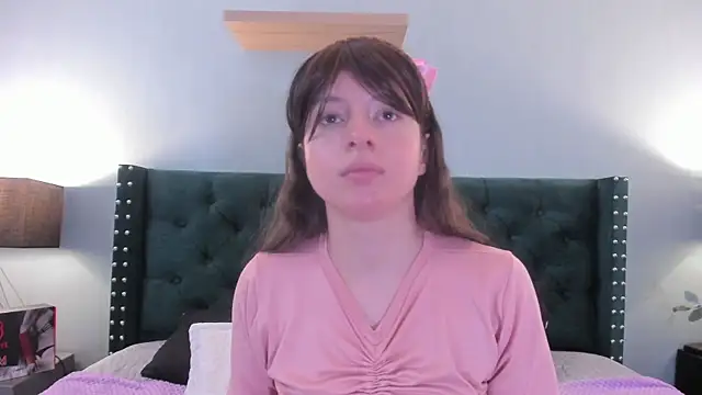 Snapshot of VioletaNova chatting on May 11, 2026, 2:45 pm VioletaNova online show from May 11, 2026, 2:45 pm