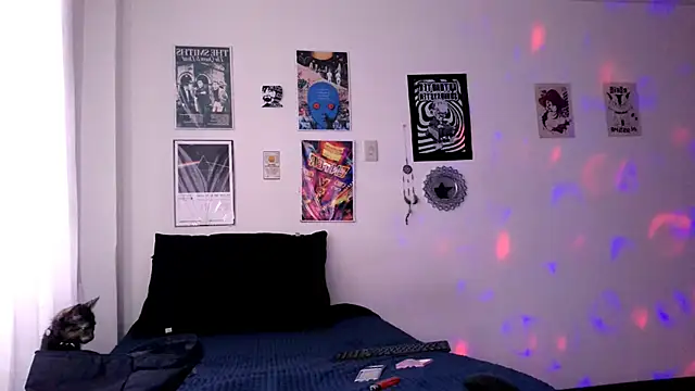 Snapshot of plutonbluemooon333 chatting on December 17, 2025, 8:59 pm plutonbluemooon333 online show from December 17, 2025, 8:59 pm