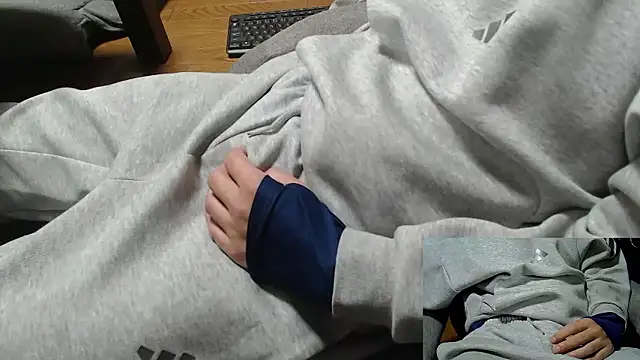 Snapshot of Yasu2000 chatting on November 23, 2025, 2:00 am Yasu2000 online show from November 23, 2025, 2:00 am