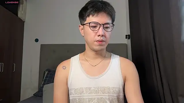 Snapshot of Addictiveboi chatting on May 10, 2026, 4:17 am Addictiveboi online show from May 10, 2026, 4:17 am