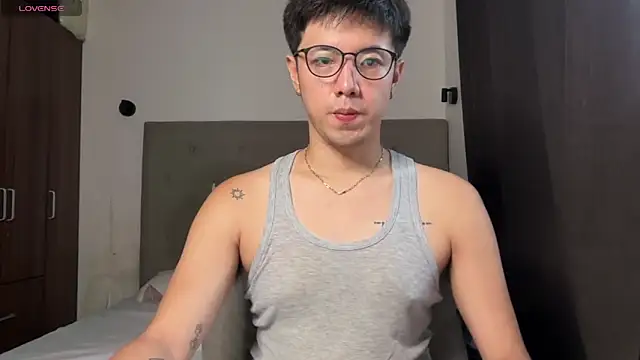 Snapshot of Addictiveboi chatting on May 15, 2026, 3:35 am Addictiveboi online show from May 15, 2026, 3:35 am