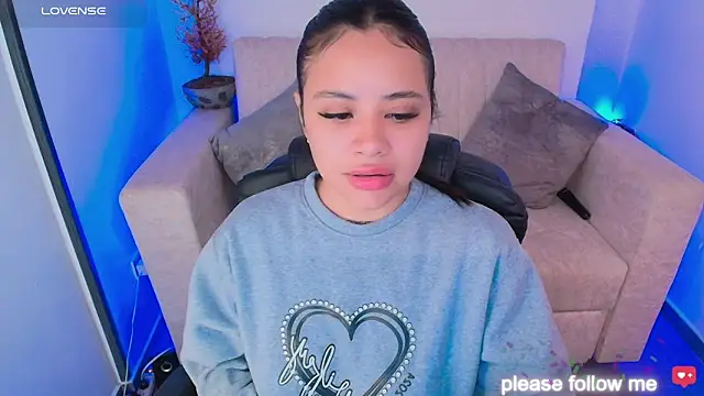 nicemiiaa7  online show from February 14, 2026, 3:03 am