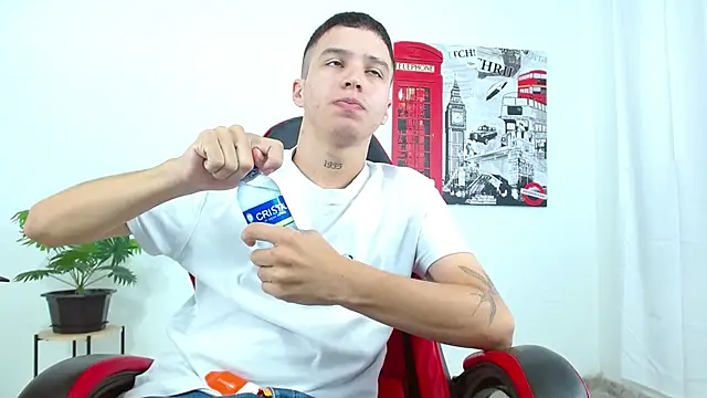 Cumandres18 online show from October 21, 2025, 1:45 pm