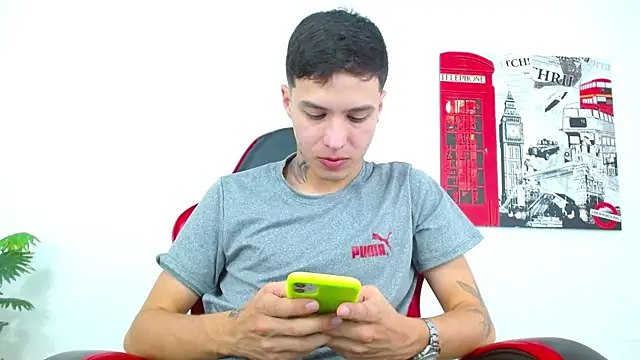 Cumandres18 online show from February 16, 2026, 2:24 pm