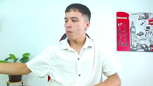 Cumandres18 online show from March 4, 2026, 2:45 pm