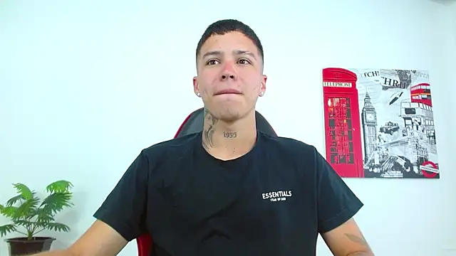 Cumandres18 online show from April 6, 2026, 2:29 pm