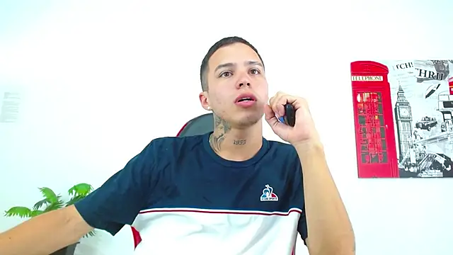 Cumandres18 online show from April 16, 2026, 3:02 pm