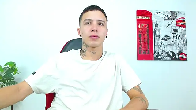 Cumandres18 online show from May 21, 2026, 2:57 pm