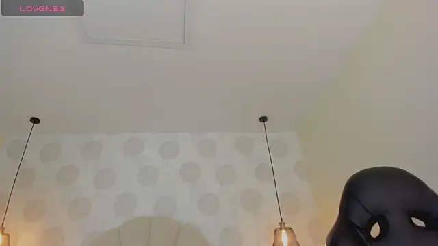 GIANAMILLER6 online show from December 17, 2025, 12:22 pm