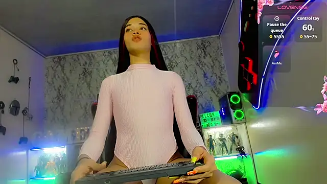 Madison Mujica online show from November 5, 2025, 11:10 am