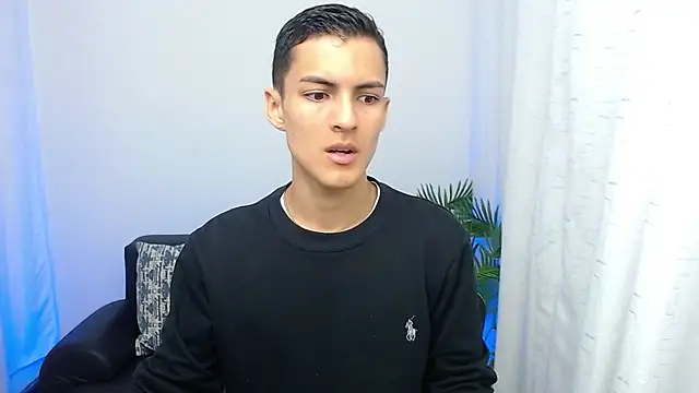 Snapshot of Matiius18 chatting on October 18, 2025, 1:45 pm Matiius18 online show from October 18, 2025, 1:45 pm