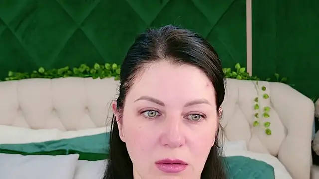 Nina Stane online show from October 15, 2025, 5:29 am