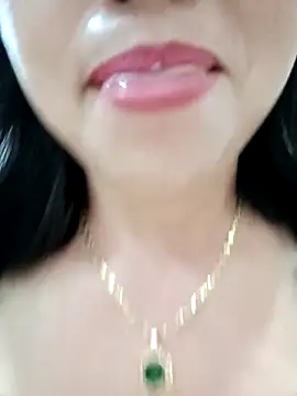 Kim-Anhh online show from October 2, 2025, 3:30 pm