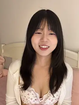 Ella-A9 online show from October 14, 2025, 5:47 pm