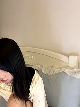 Ella-A9 online show from October 30, 2025, 3:02 pm