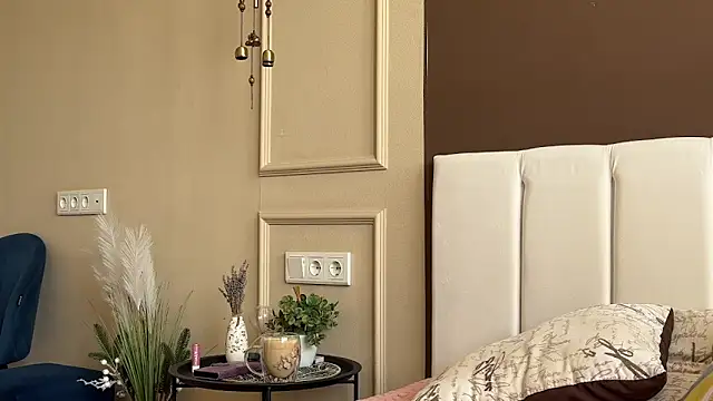 Snapshot of daniellia_ chatting on March 1, 2026, 9:33 am daniellia online show from March 1, 2026, 9:33 am