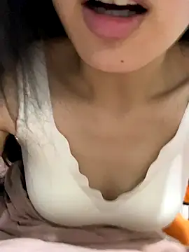 MengMeng0515 online show from November 28, 2025, 12:52 pm