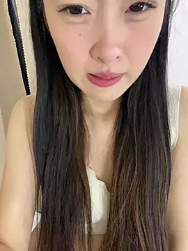 MengMeng0515 online show from May 4, 2026, 2:24 pm