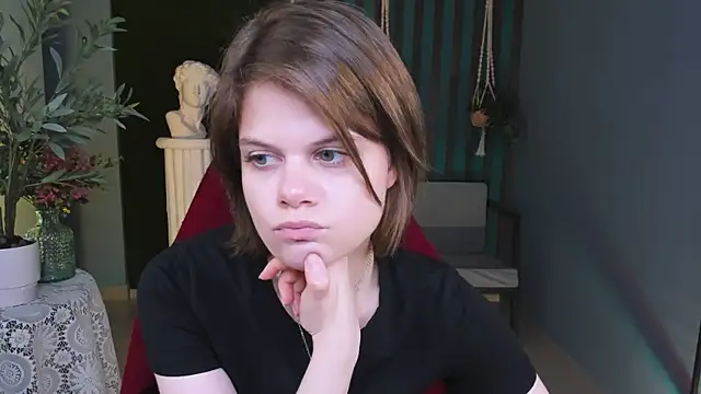 Snapshot of EllieMurler chatting on November 24, 2025, 9:09 am EllieMurler online show from November 24, 2025, 9:09 am