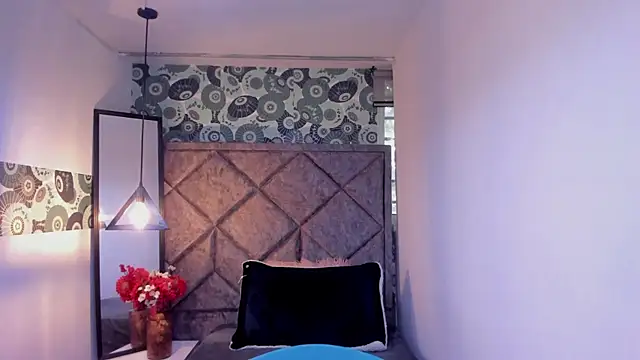 Kiara Cruz   online show from November 10, 2025, 8:19 pm