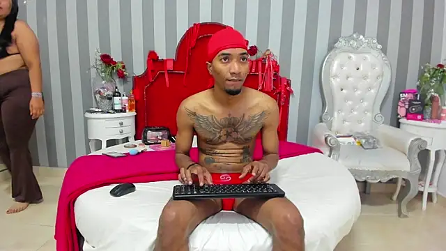 Snapshot of CaroyAndy chatting on March 21, 2026, 12:32 pm CaroyAndy online show from March 21, 2026, 12:32 pm