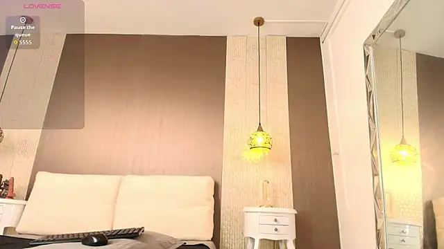 Tiifany Baker online show from December 22, 2025, 7:55 pm