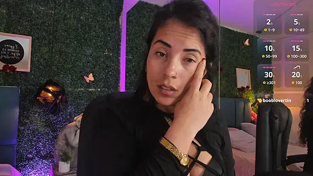 Snapshot of Linagh_ chatting on January 7, 2026, 11:34 am Linagh online show from January 7, 2026, 11:34 am