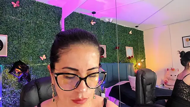 Snapshot of Linagh_ chatting on January 8, 2026, 11:56 am Linagh online show from January 8, 2026, 11:56 am