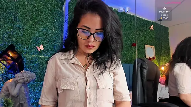 Snapshot of Linagh_ chatting on January 9, 2026, 11:46 am Linagh online show from January 9, 2026, 11:46 am