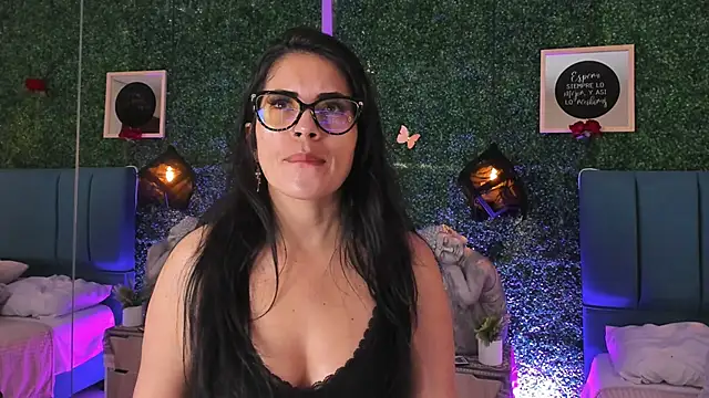 Snapshot of Linagh_ chatting on January 15, 2026, 11:48 am Linagh online show from January 15, 2026, 11:48 am