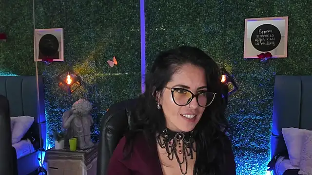 Snapshot of Linagh_ chatting on February 10, 2026, 11:47 am Linagh online show from February 10, 2026, 11:47 am