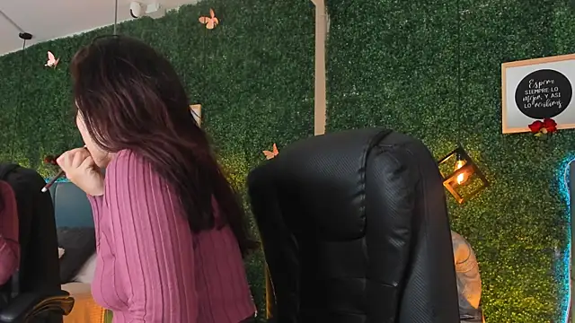 Snapshot of Linagh_ chatting on March 27, 2026, 11:32 am Linagh online show from March 27, 2026, 11:32 am