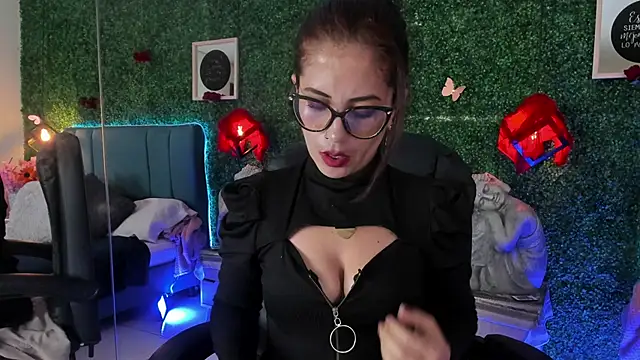 Snapshot of Linagh_ chatting on March 31, 2026, 1:11 pm Linagh online show from March 31, 2026, 1:11 pm