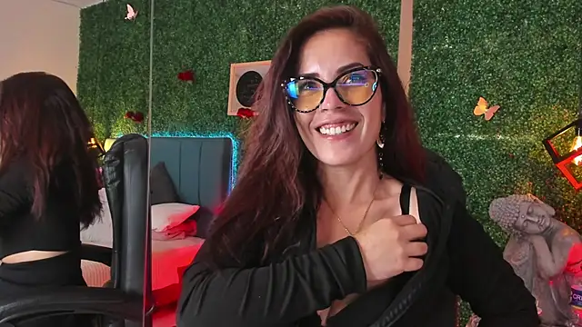 Snapshot of Linagh_ chatting on April 16, 2026, 11:33 am Linagh online show from April 16, 2026, 11:33 am