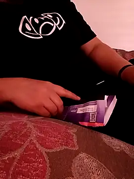 Mroma89six online show from October 31, 2025, 12:00 am