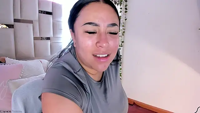 Snapshot of Zoey_thompson chatting on October 26, 2025, 2:56 pm Zoey thompson online show from October 26, 2025, 2:56 pm