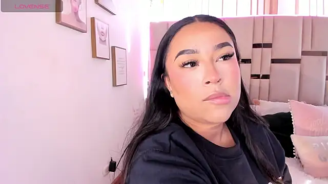 Snapshot of Zoey_thompson chatting on October 28, 2025, 8:00 pm Zoey thompson online show from October 28, 2025, 8:00 pm