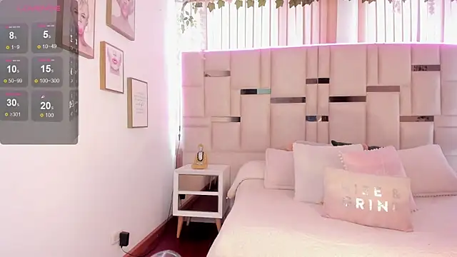 Snapshot of Zoey_thompson chatting on December 1, 2025, 7:30 pm Zoey thompson online show from December 1, 2025, 7:30 pm