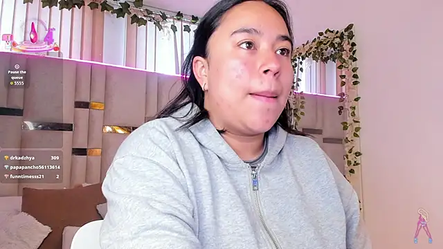 Snapshot of Zoey_thompson chatting on February 16, 2026, 8:49 pm Zoey thompson online show from February 16, 2026, 8:49 pm