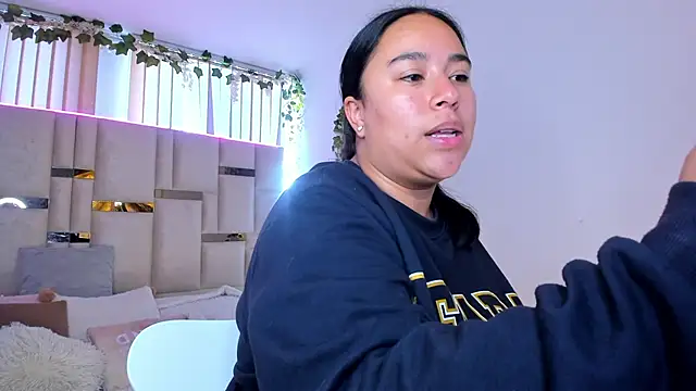 Snapshot of Zoey_thompson chatting on February 25, 2026, 9:13 pm Zoey thompson online show from February 25, 2026, 9:13 pm