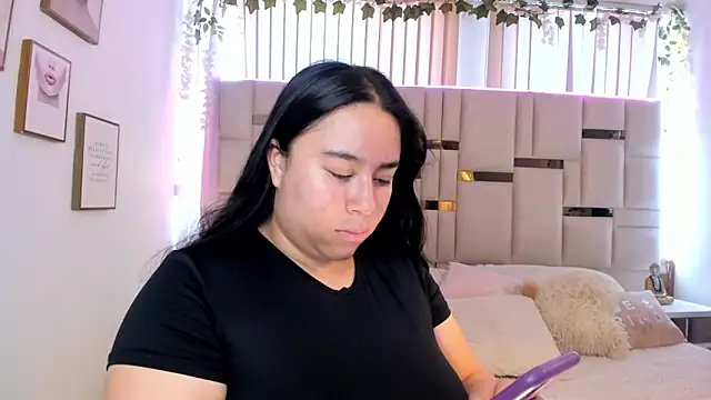 Snapshot of Zoey_thompson chatting on March 3, 2026, 8:15 pm Zoey thompson online show from March 3, 2026, 8:15 pm