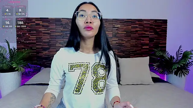 Snapshot of lucyy_liiuu chatting on November 17, 2025, 2:12 pm lucyy liiuu online show from November 17, 2025, 2:12 pm