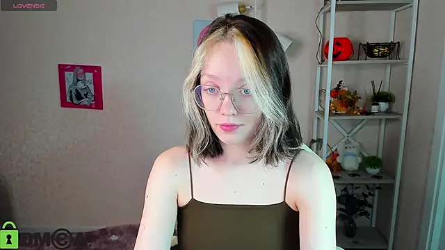 R0cket bunny online show from November 13, 2025, 1:04 am